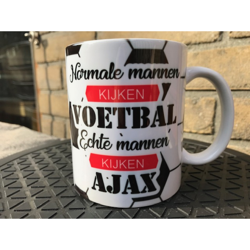 beker echte mannen kijken ajax voetbal